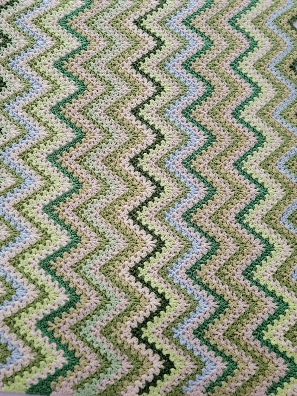 Vintage Handmade Green Chevron Crochet Throw Blanket 40x70 Grannycore Roseanne